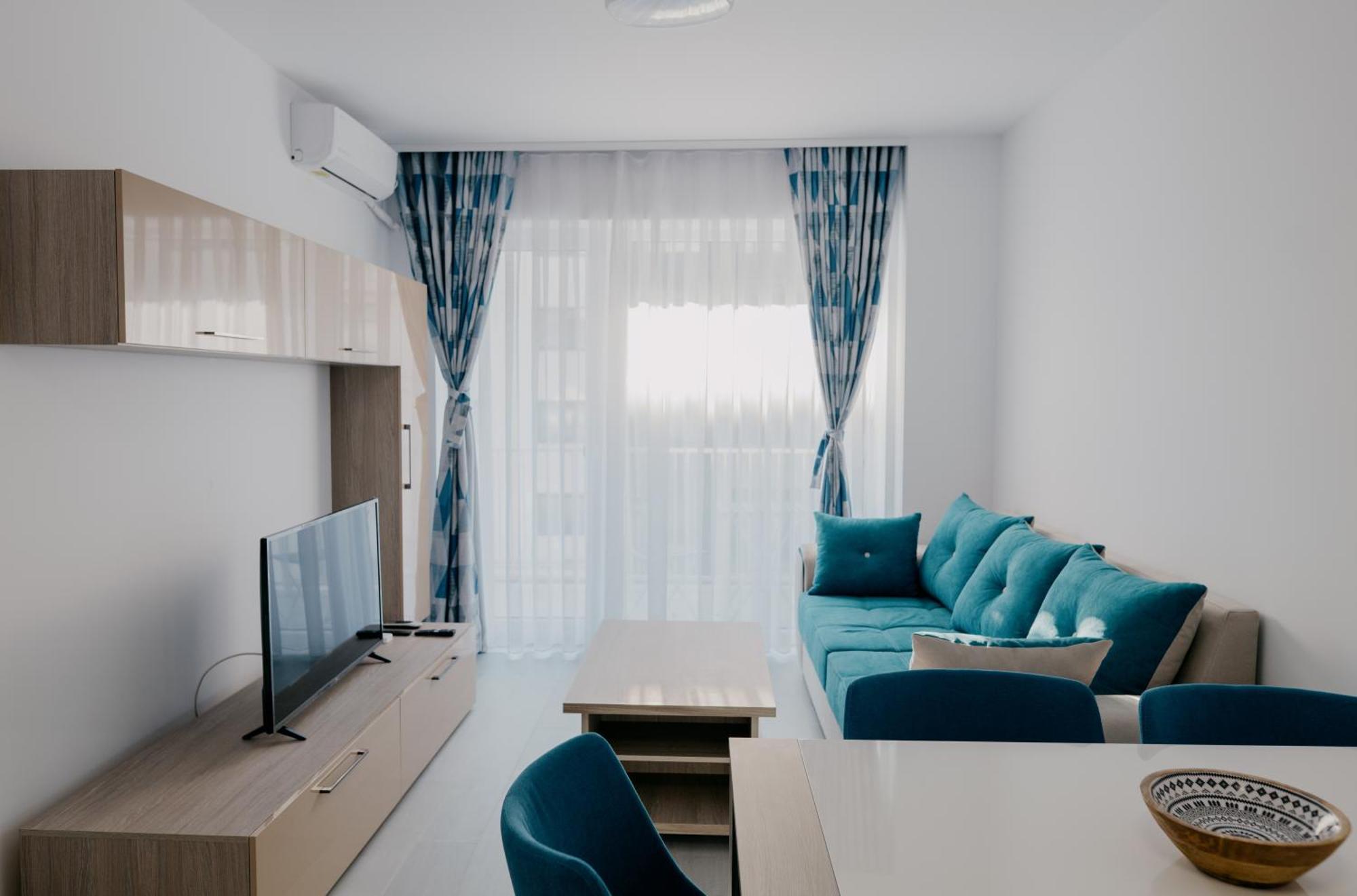 Royal Blue * Oradea